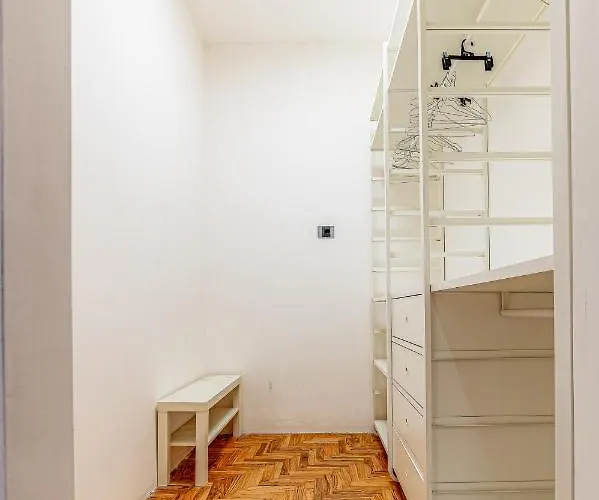 Cozy And Design - Metro Malatesta